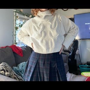 White turtle crop. Size M